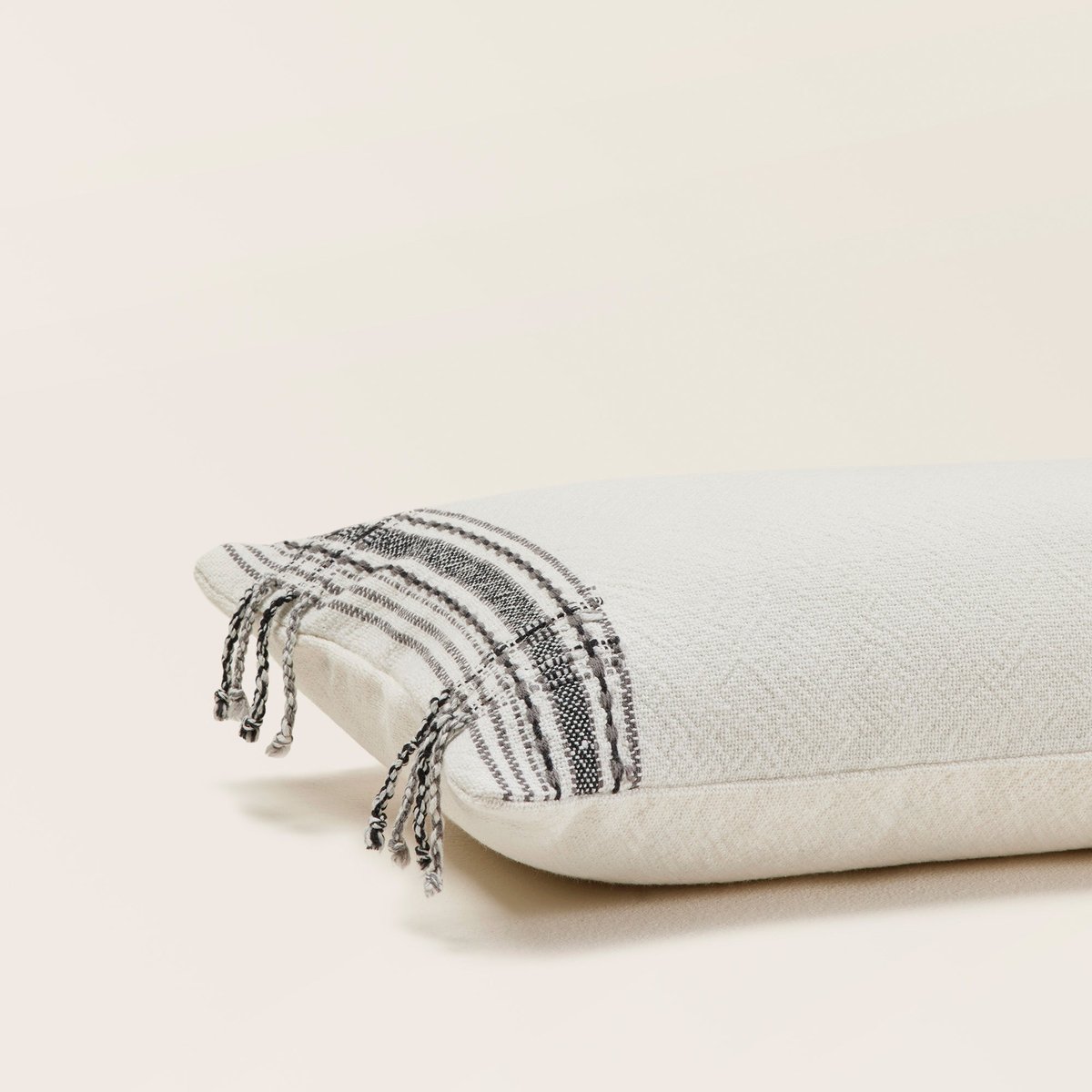 Housse De Coussin en Coton au tissage rayé PAVANI blanc et noir, MADURA