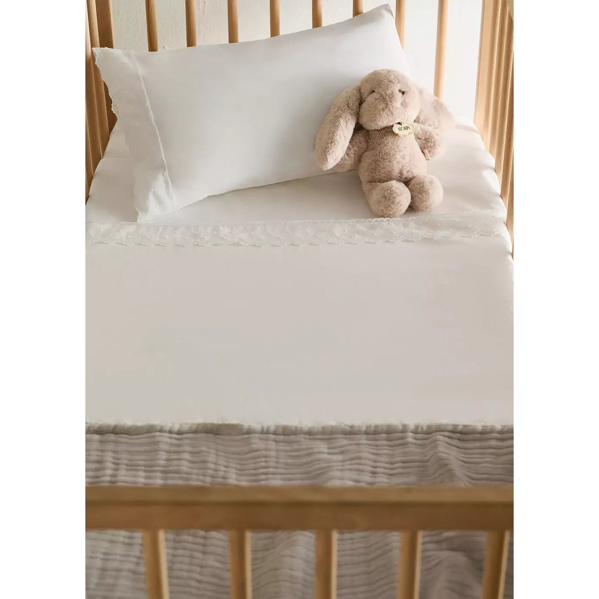 Ensemble drap plat et taie d’oreiller berceau volant à broderie blanc, MANGO HOME