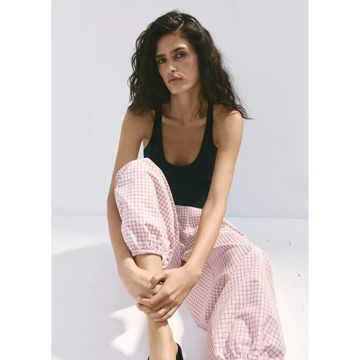 Pantalon bouffant à carreaux rose pastel, MANGO