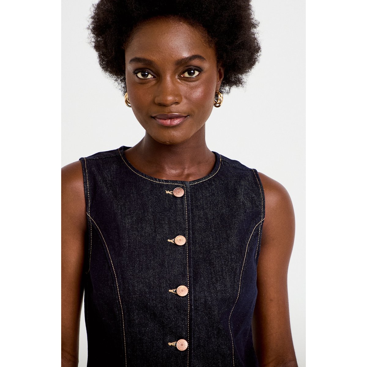 Gilet cintré sans manches en jean denim brut, CACHE CACHE