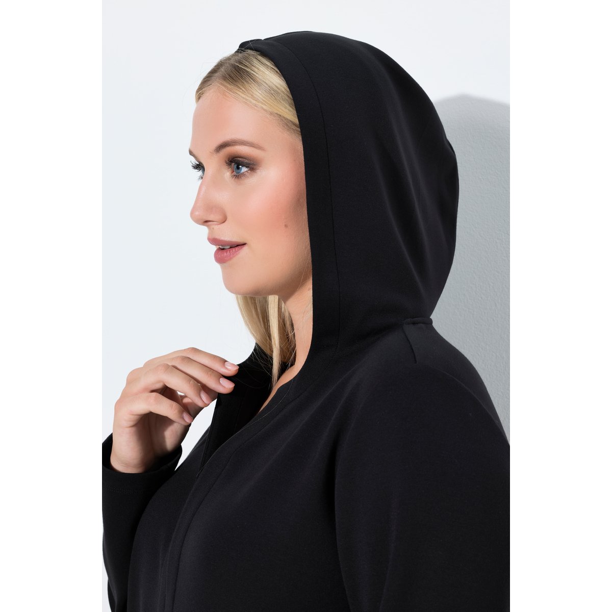 Sweat-shirt en modal mélangé, capuche noir, ULLA POPKEN