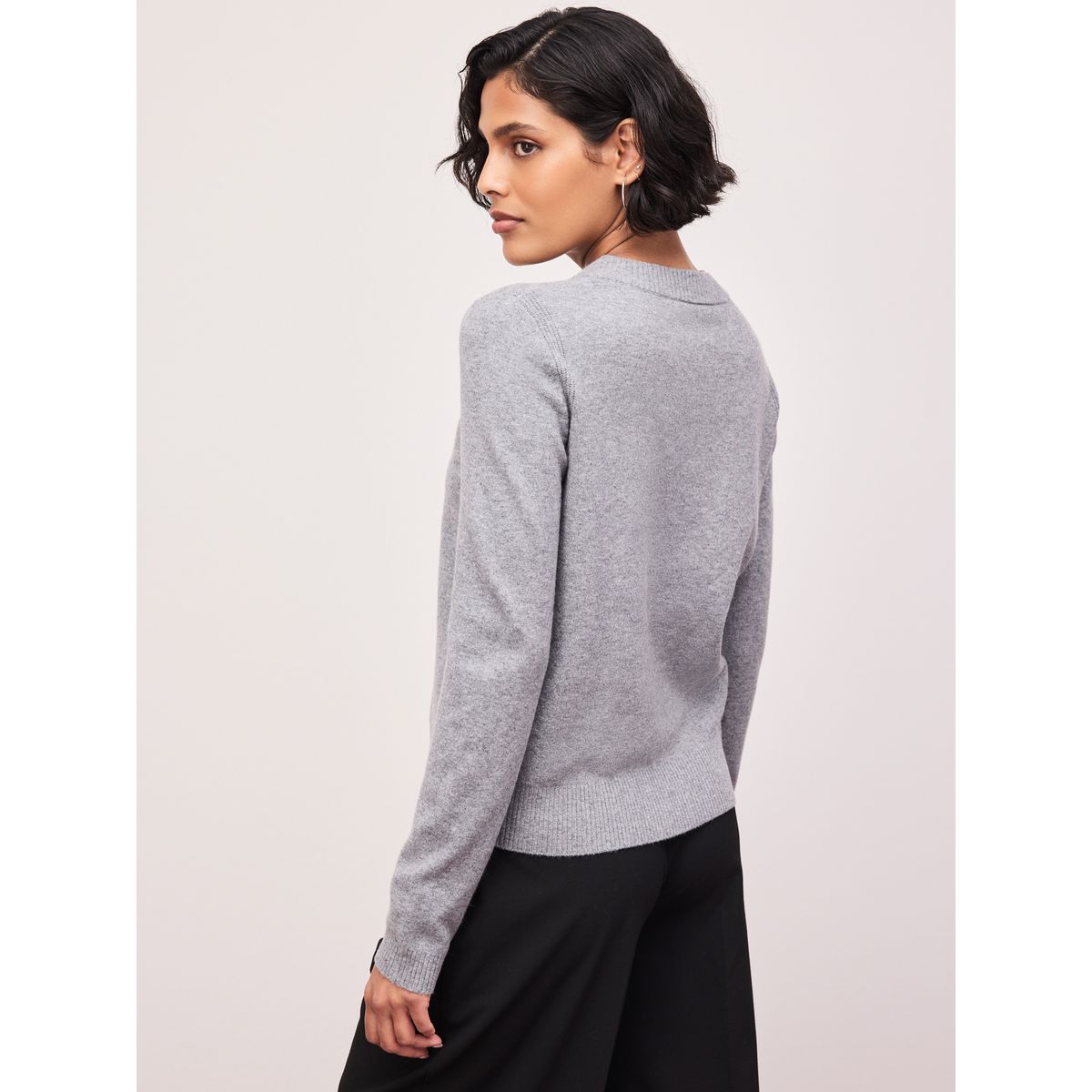 Pull ultra-doux à manches longues et col v gris, NEXT