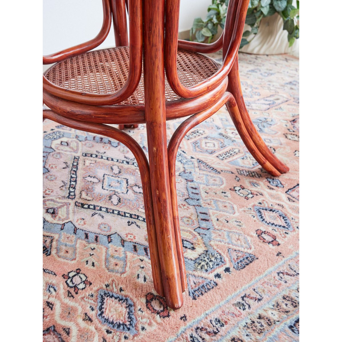 Table à manger en rotin Romy N°1430 - Bon état ocre rouge, DEBONGOUT