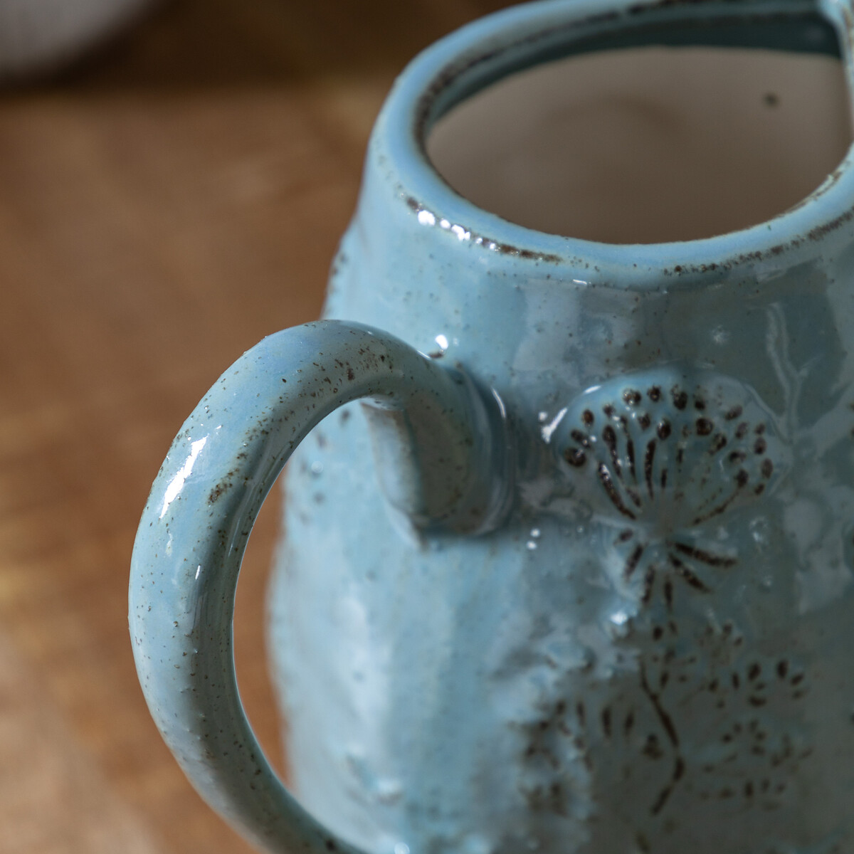 Meadow Embossed Ceramic Jug blue, ÉDITÉ