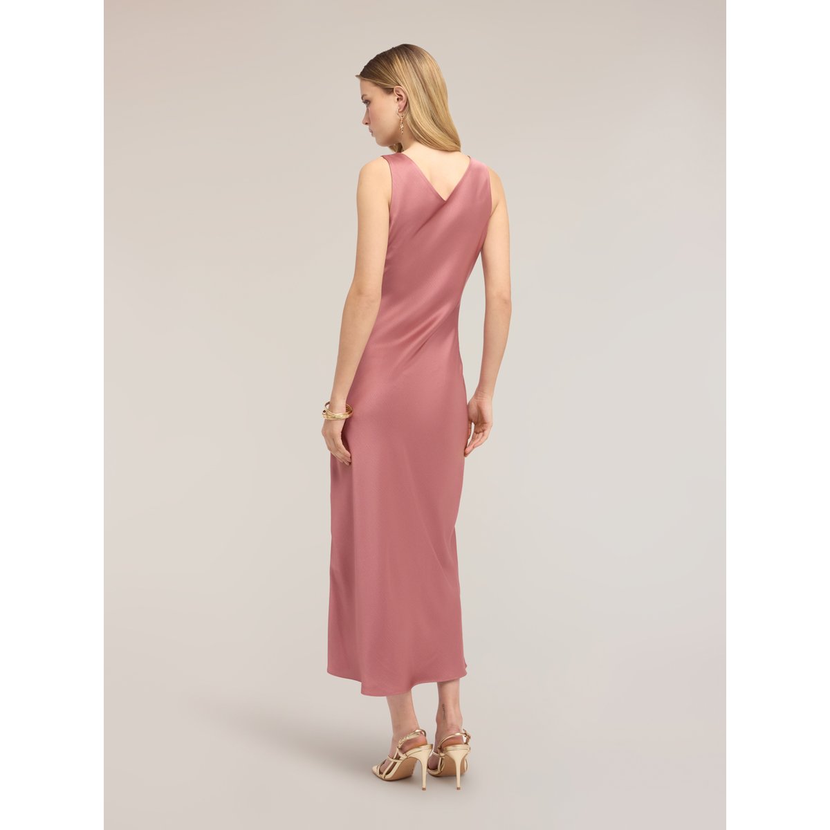 Robe longue avec détail de chaînettes rose, MOTIVI