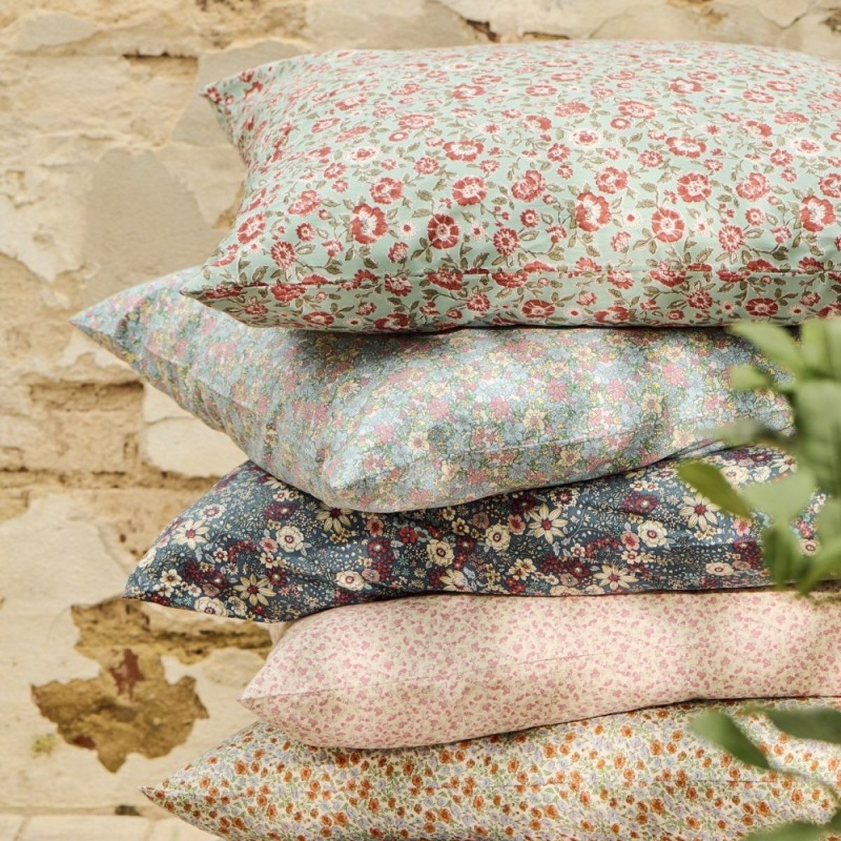 Grande housse de coussin coton floral bleu, IB LAURSEN