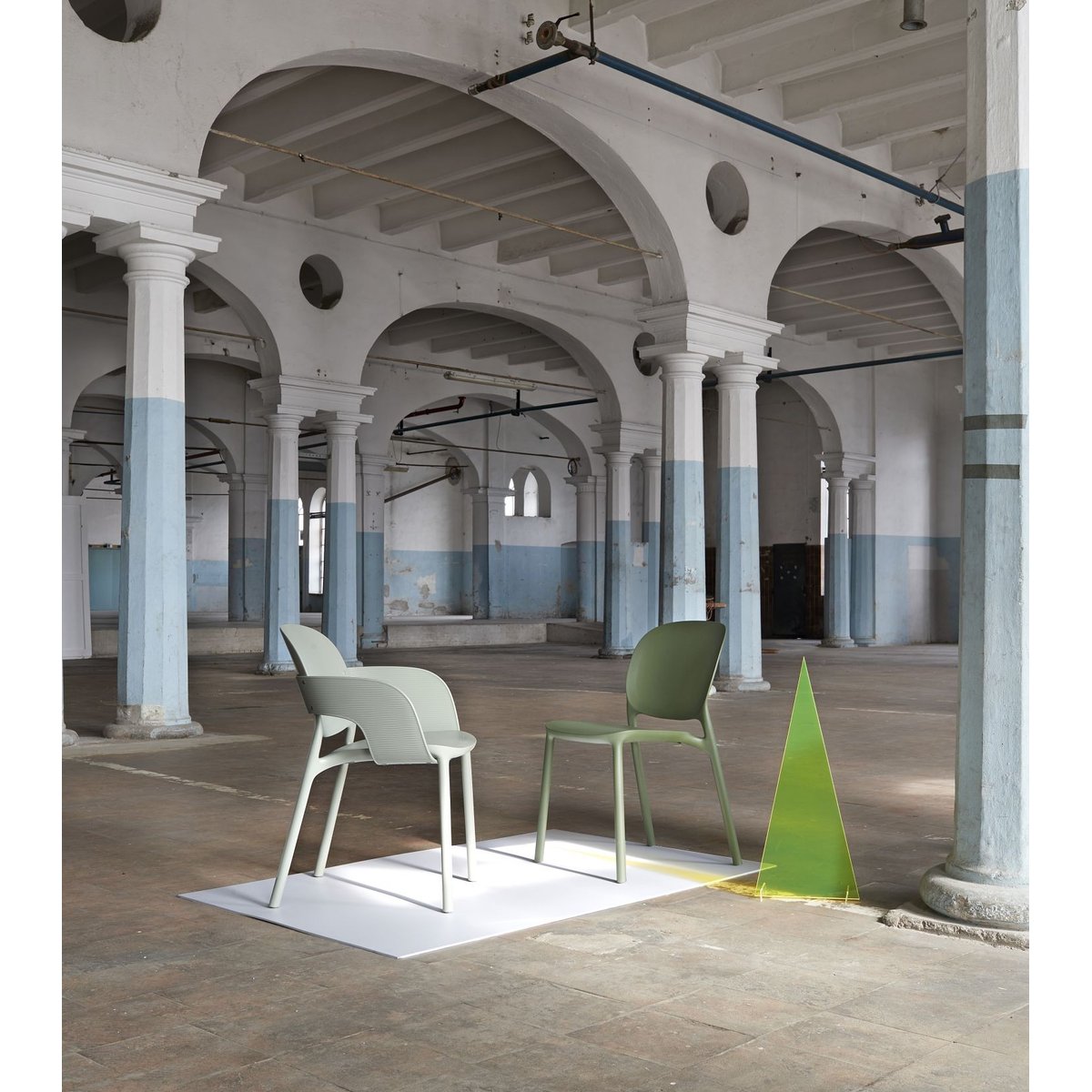 Chaise design empilable (lot de 2), HUG vert clair, SCAB DESIGN