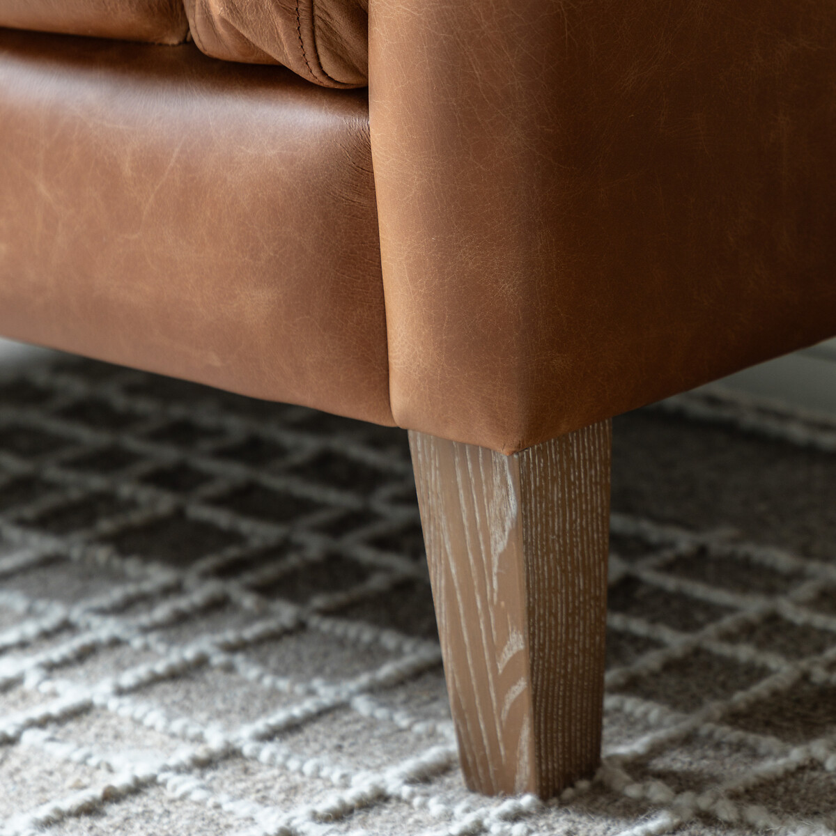 Nadiad Vintage Leather Armchair with Solid Wood Legs tan, ÉDITÉ