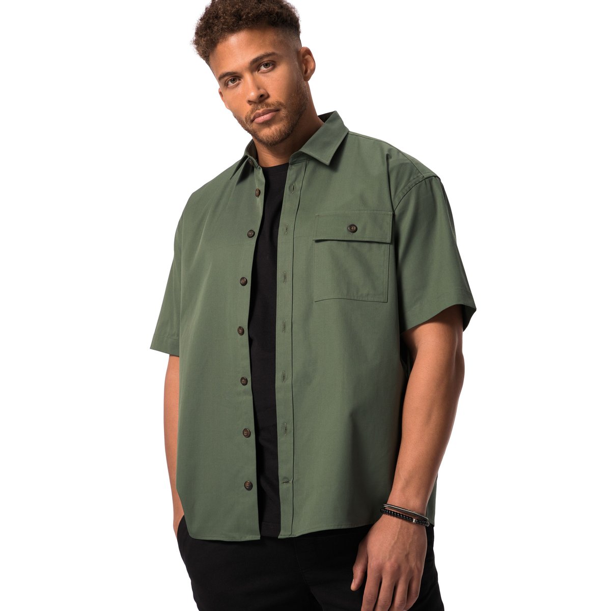 Chemise à manches courtes et col kent. Coupe kaki, STHUGE