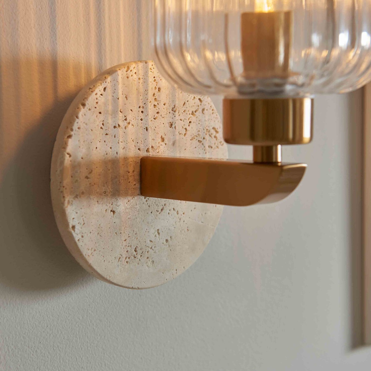 Torro Ribbed Glass Travertine Wall Light beige, ÉDITÉ