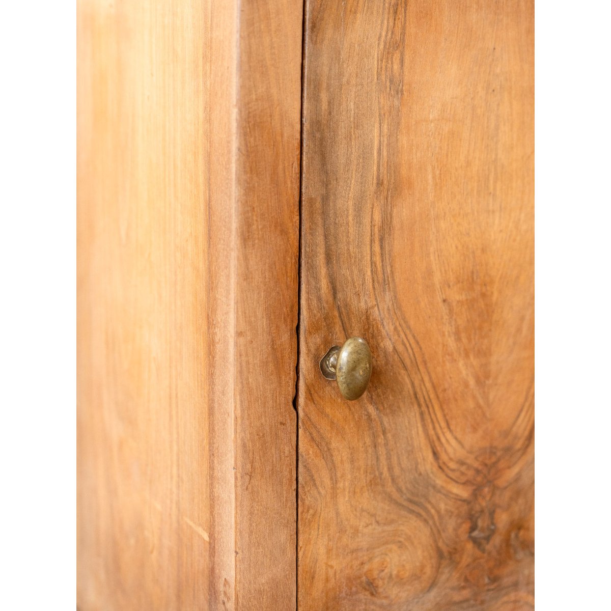 Meuble d'appoint en noyer Gilbert N°1741 - Bon état bois foncé, DEBONGOUT