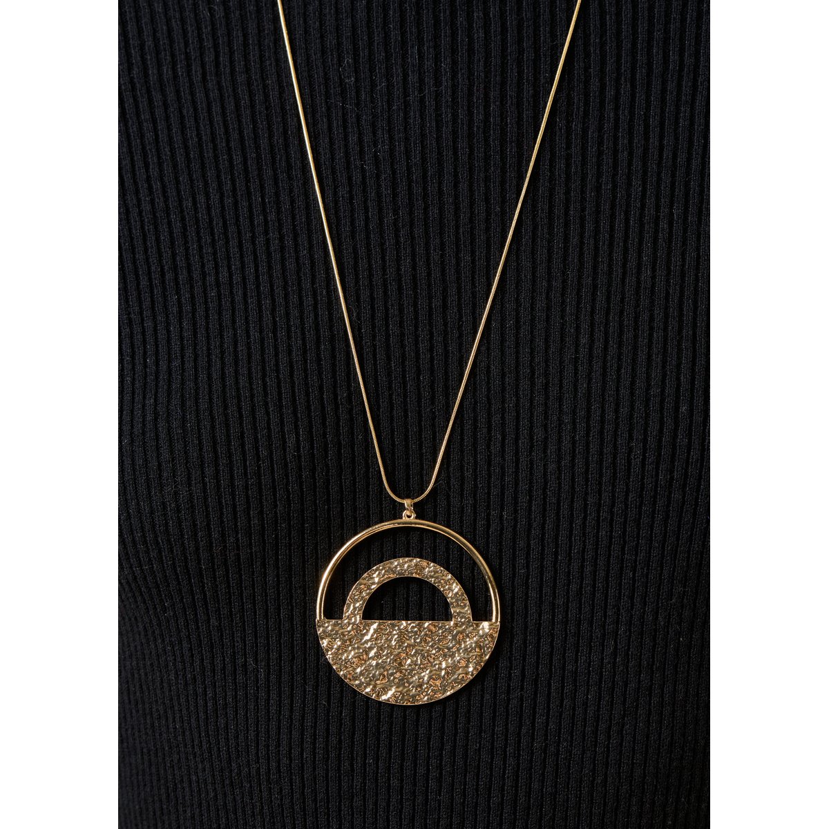 Collier sautoir à pendentif rond light gold, LA FEE MARABOUTEE