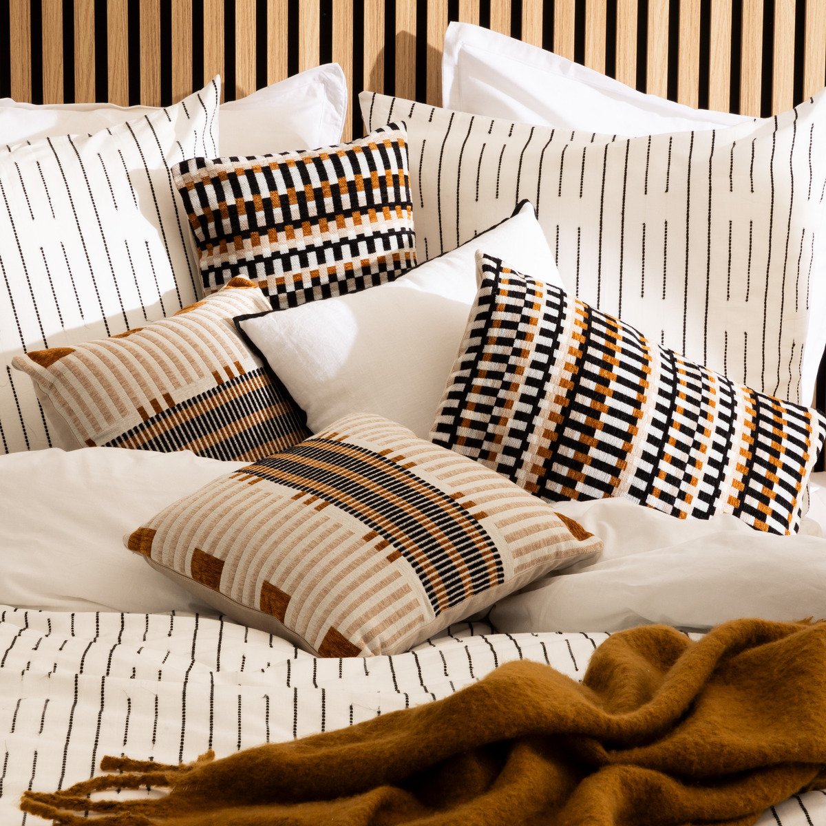 Coussin déhoussable en jacquard JANGWA beige lin, ATMOSPHERA