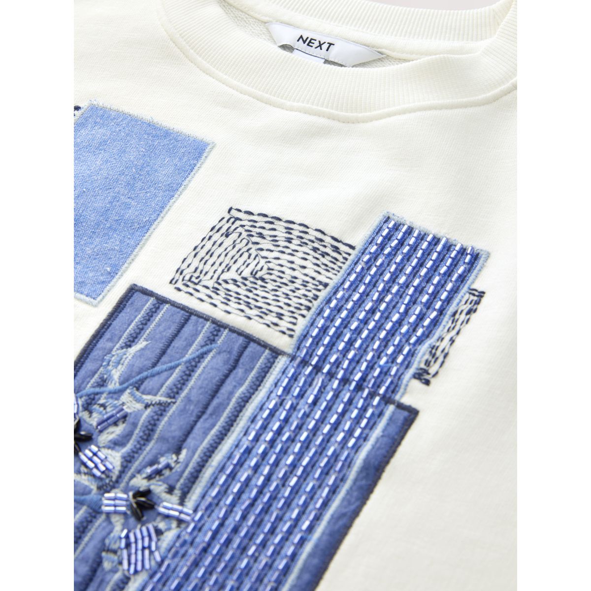 Sweat en patchwork avec broderie graphique blanc/bleu, NEXT