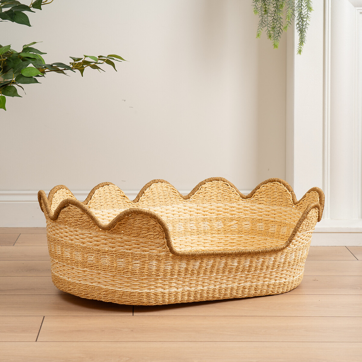 Natural and Cream Scallop Edge Woven Pet Bed with Cushion Medium cream, SO'HOME