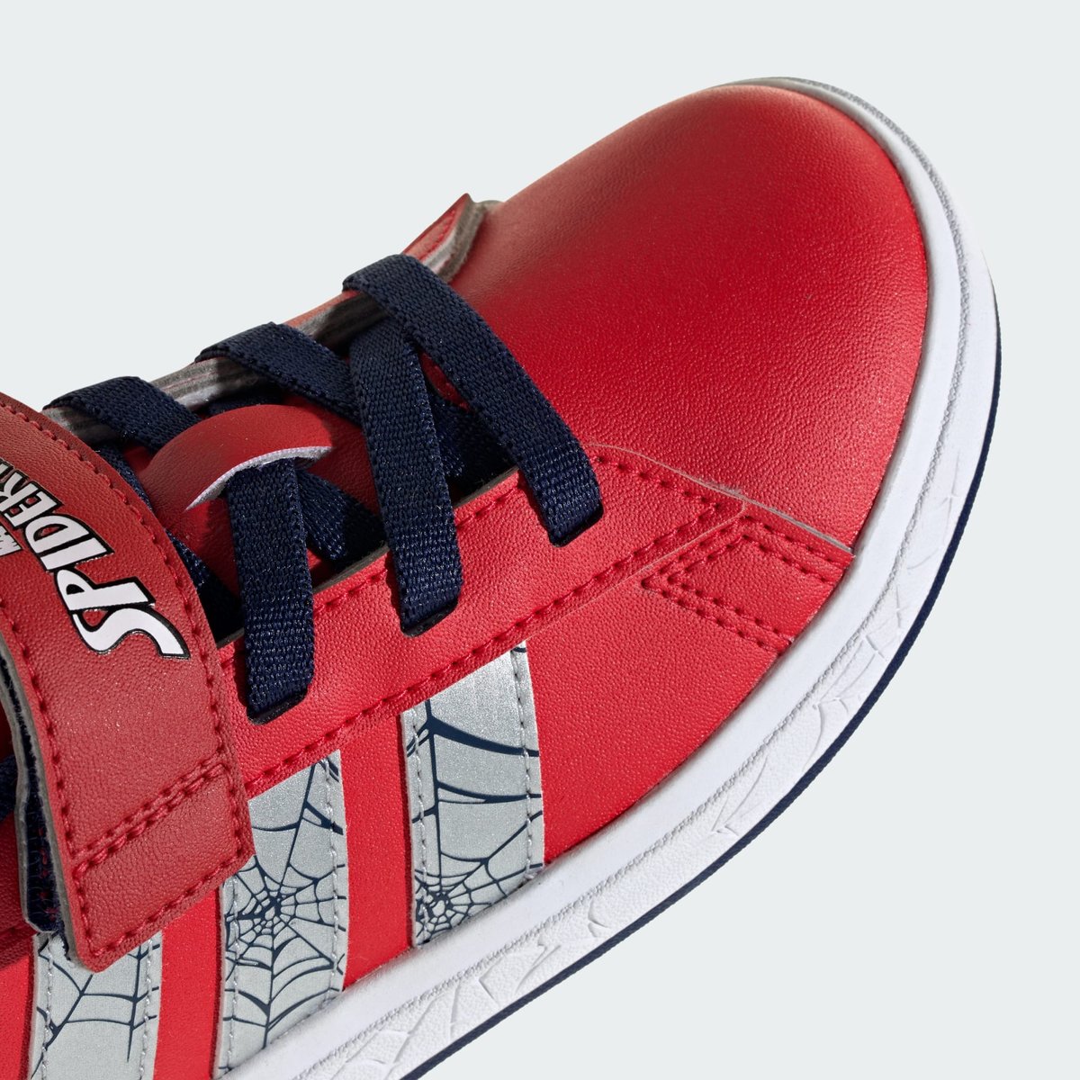 Chaussure Adidas Marvel Spider-Man Grand Court Enfants Chaussure Adidas Marvel Spider-Man Grand Court Enfants pure ruby / silver metallic / dark blue, ADIDAS SPORTSWEAR
