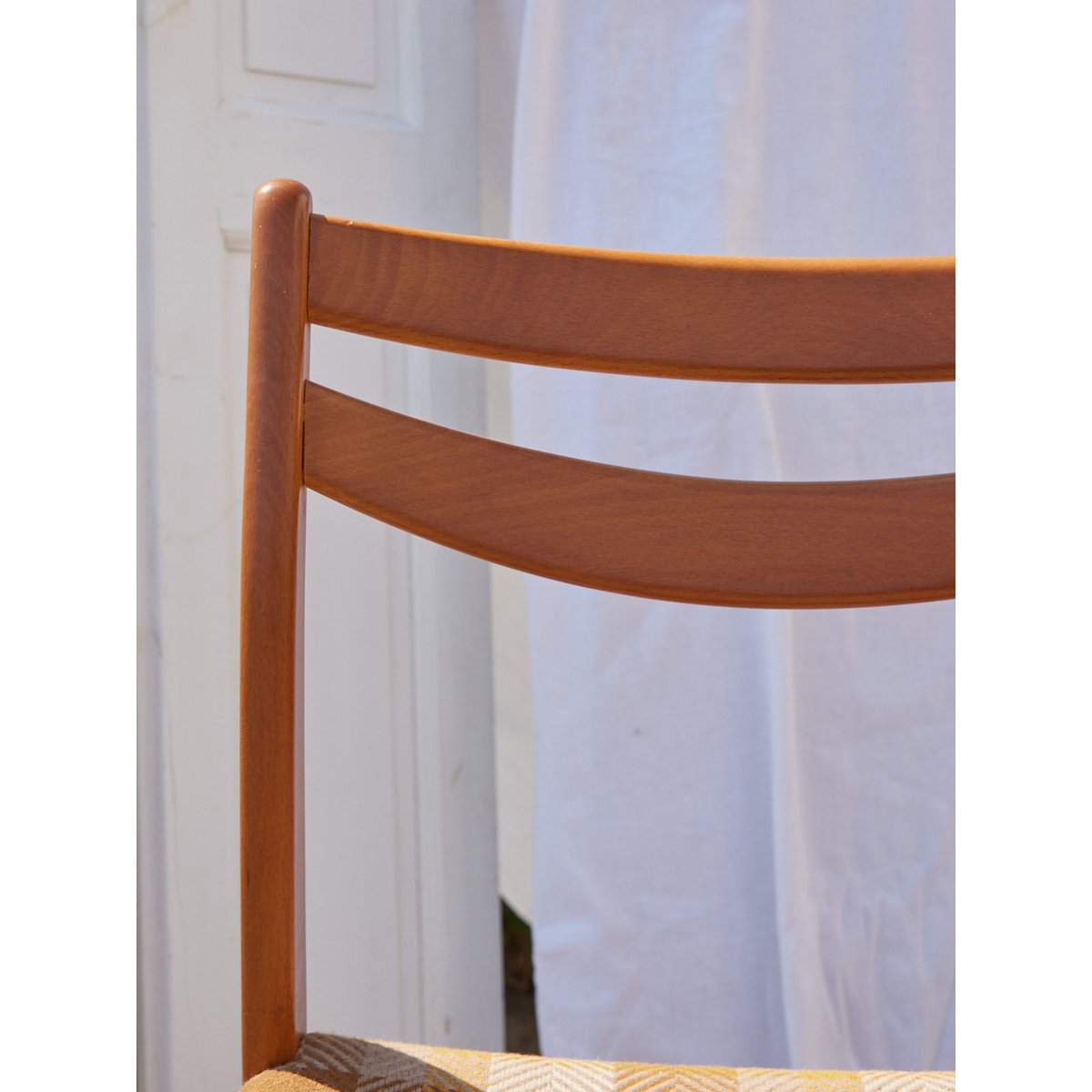 Paire de chaises au design scandinave Alma N°1743 - Bon état bois clair, DEBONGOUT