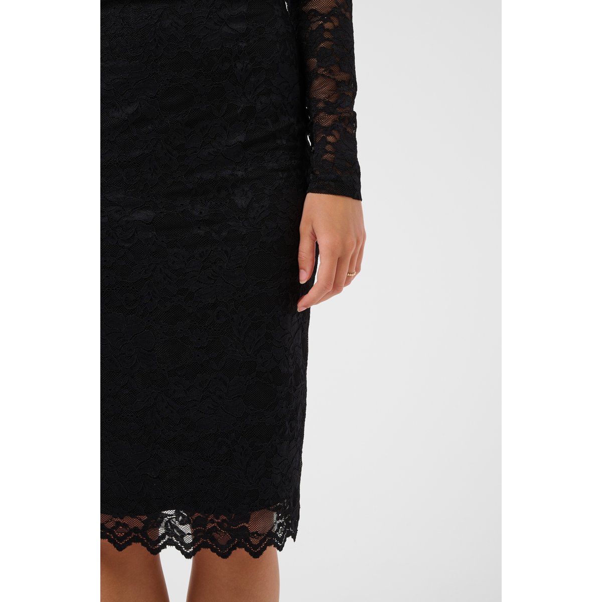 Robe noir pitch black, CREAM