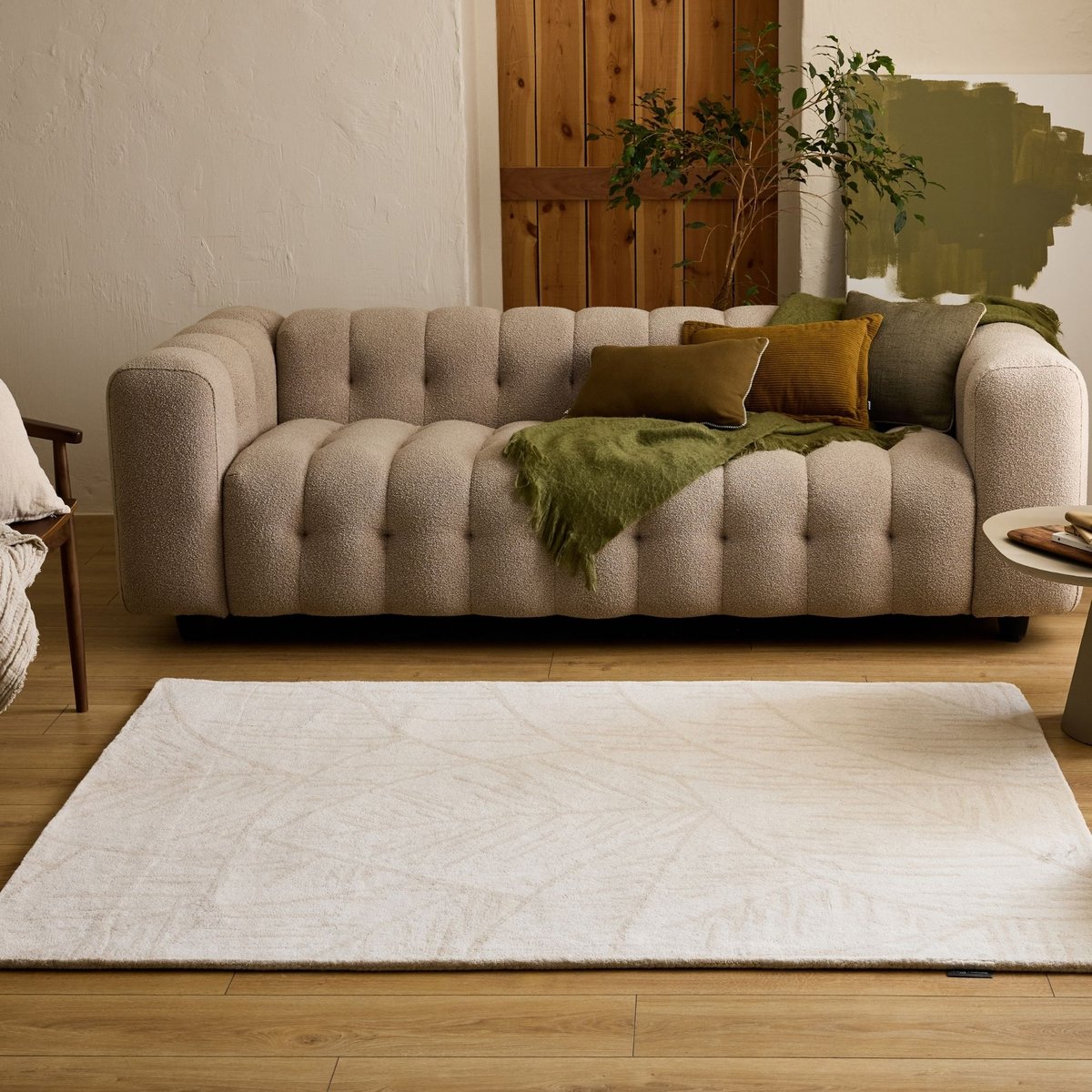 Tapis fait main en laine motif feuille CÈDRE BLANC crème, NAZAR RUGS X PANTONE