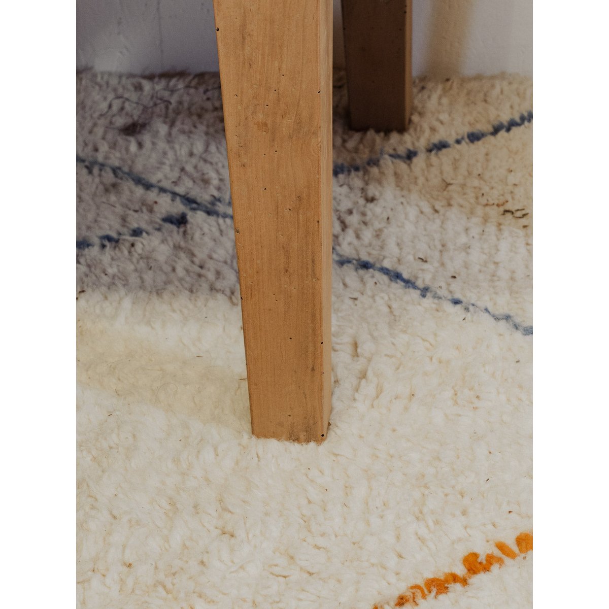 Table basse en noyer Léonie N°899 - Bon état bois clair, DEBONGOUT