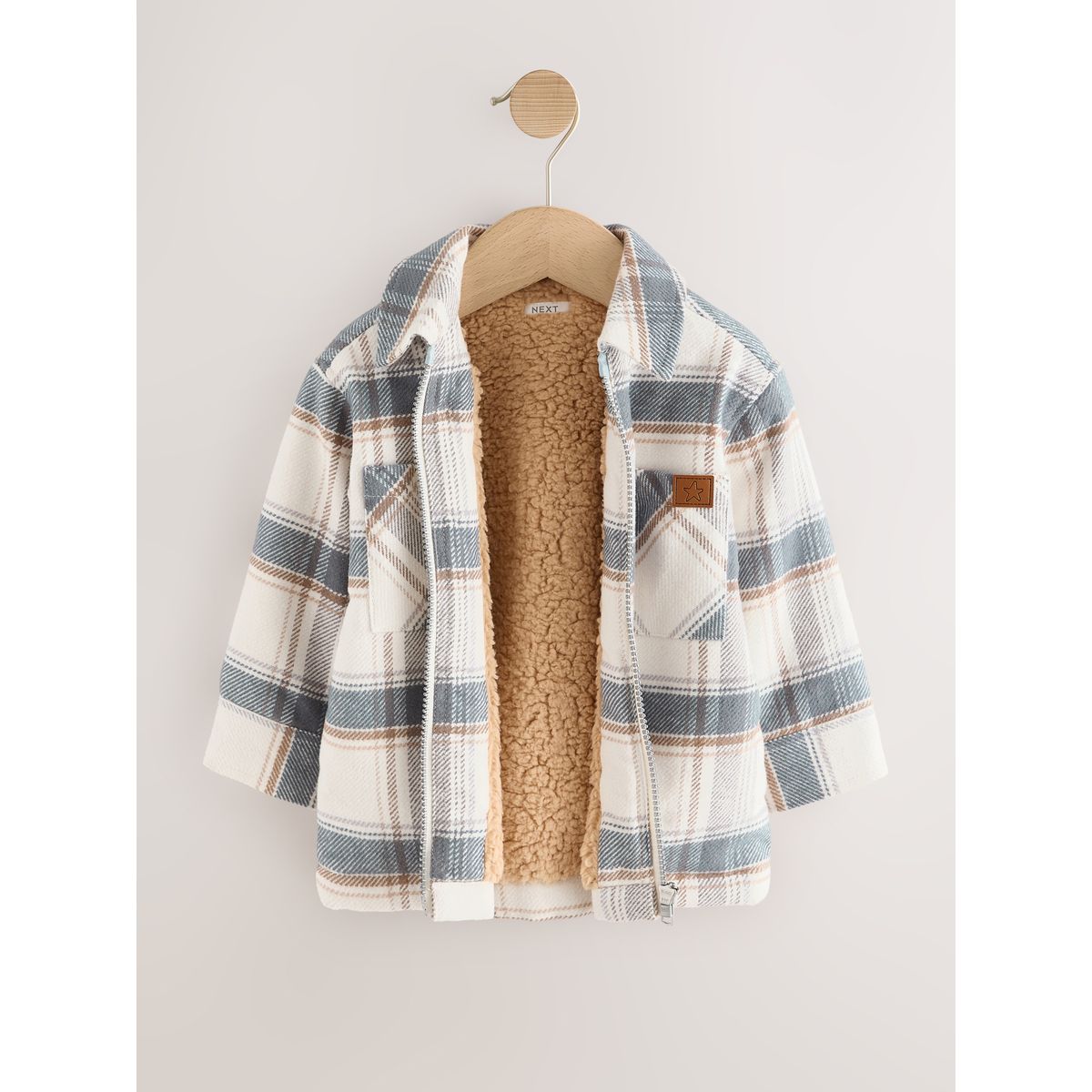 Veste-chemise avec doublure en peau lainée fermeture éclair à carreaux bleus/écrus, NEXT