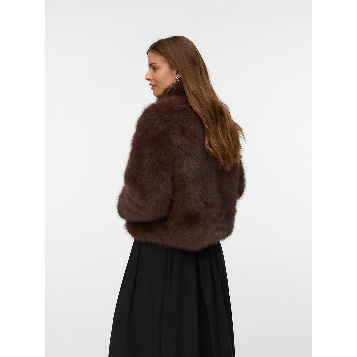 Manteau court en tissu duveteux à poils longs marron chocolat, VERO MODA