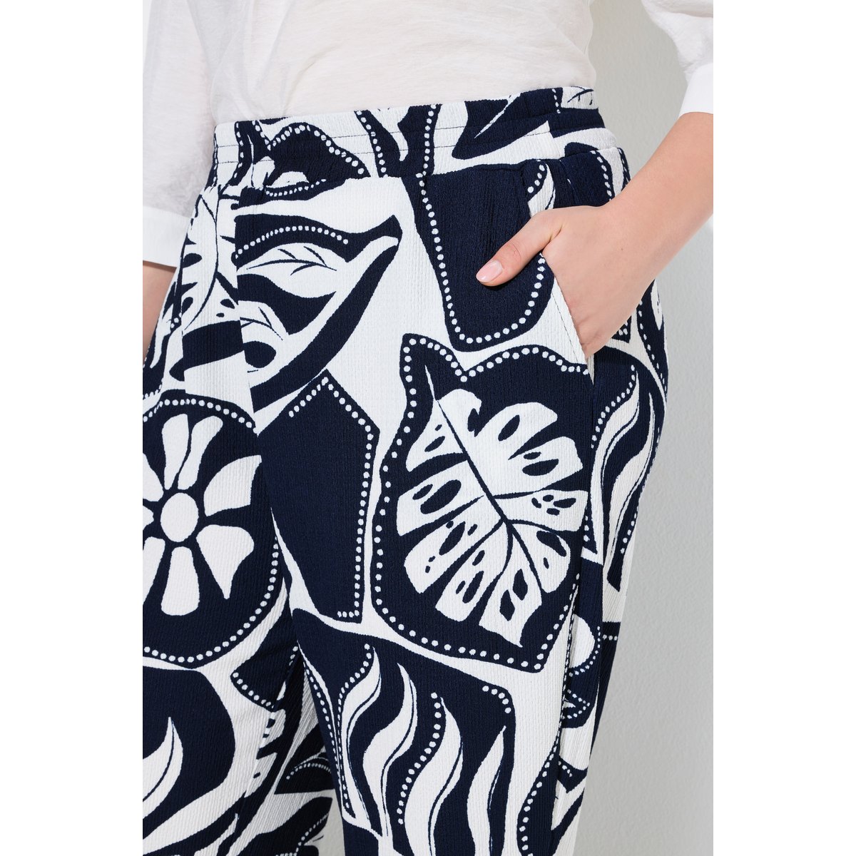 Pantalon Rose, motif feuilles marine, ULLA POPKEN