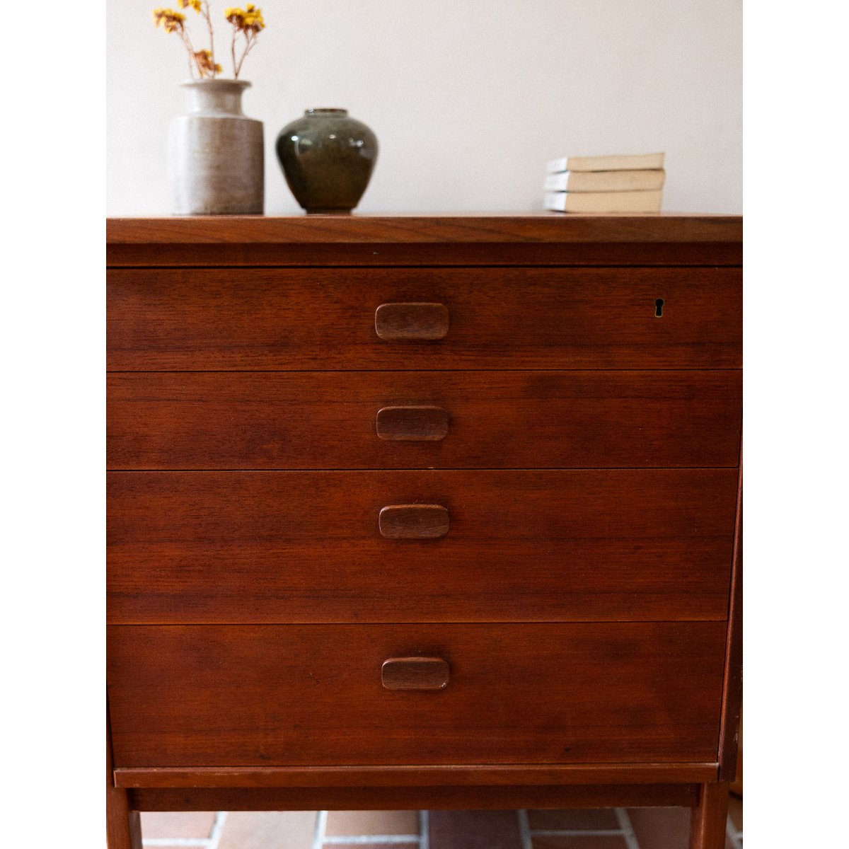 Petite commode bois Olga N°1059 - Bon état bois foncé, DEBONGOUT