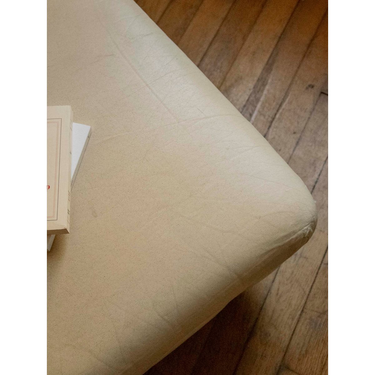 Pouf confortable en cuir beige Jean-Philippe N°95 - Bon état beige, DEBONGOUT