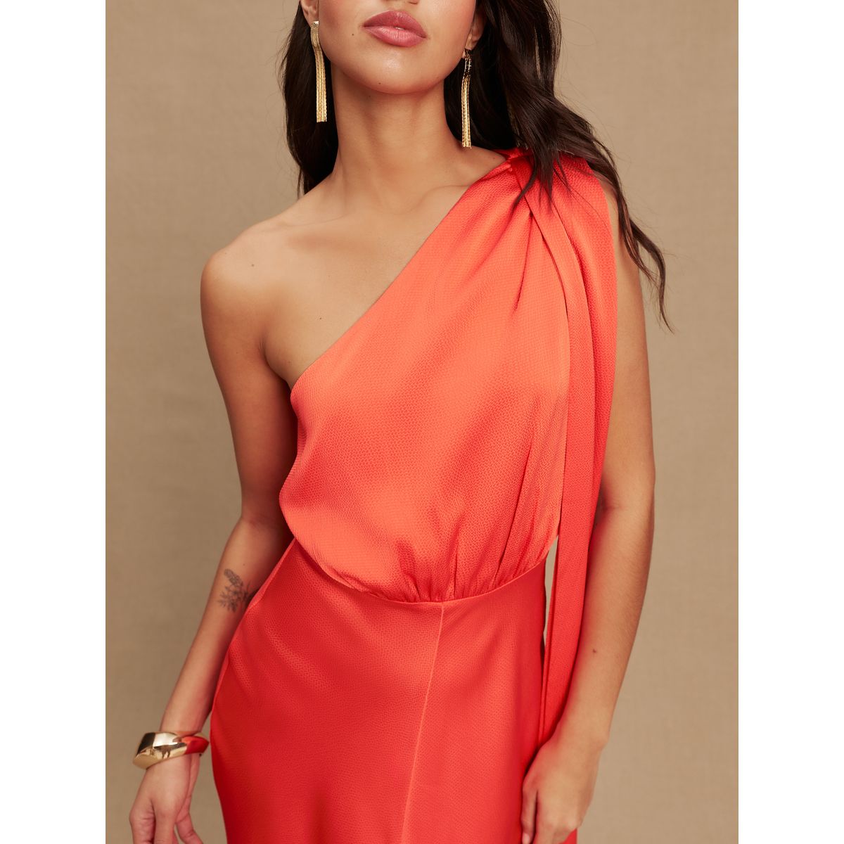 Robe mi-longue style foulard en satin rose corail, NEXT