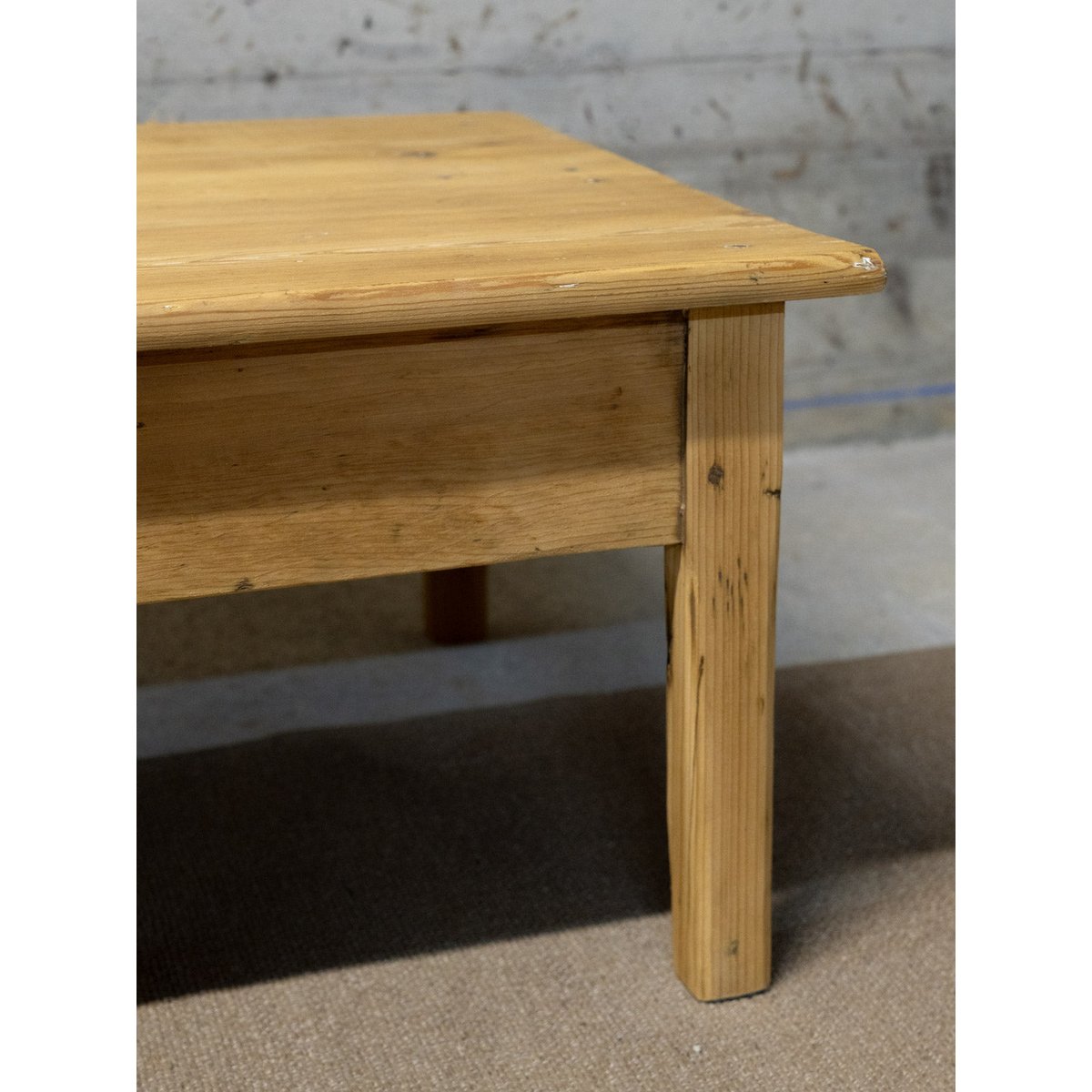 Petite table basse en bois Léonie N°991 - Bon état bois clair, DEBONGOUT