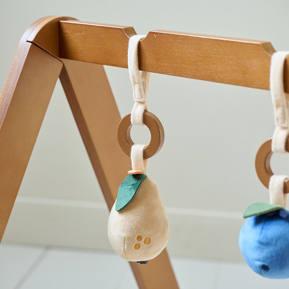 Portique d'éveil bébé FRUIT marron, PETITE AMELIE