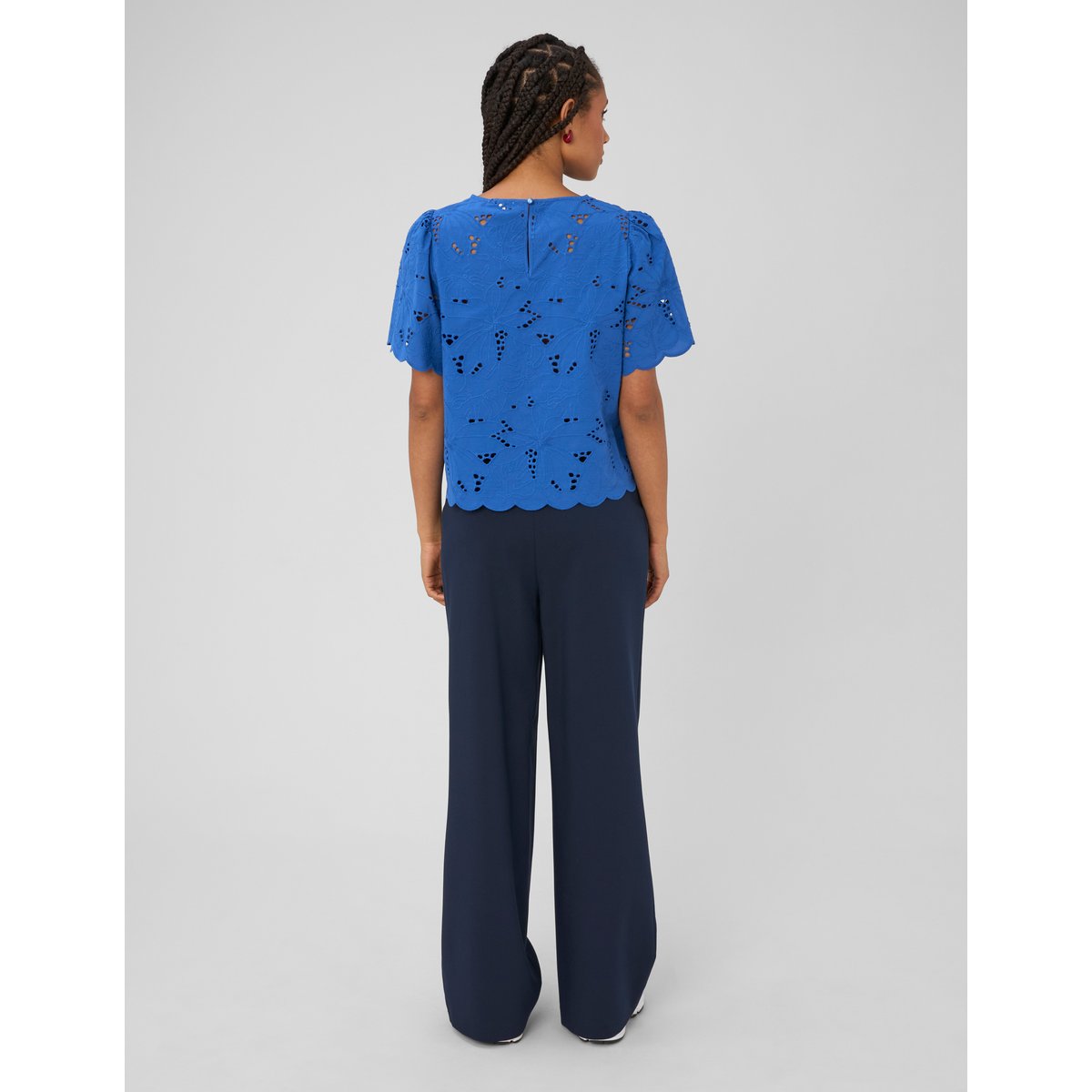 Blouse en broderie anglaise bleu foncé, BZB