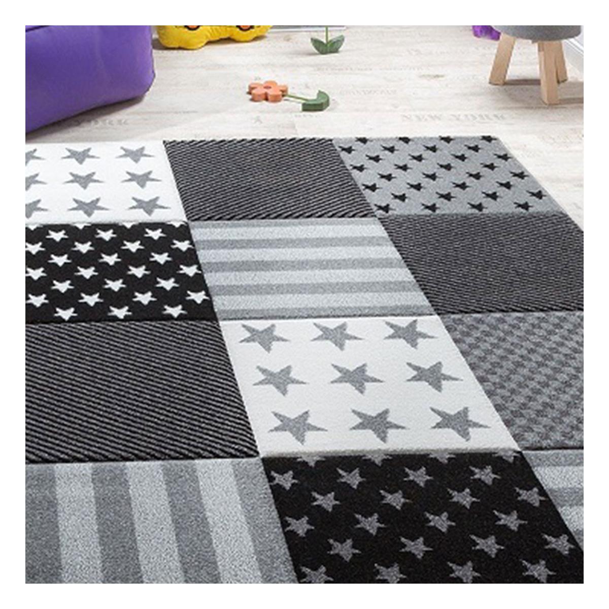 Tapis enfant tissé motif géométrique LYN8 FLAG START gris, UN AMOUR DE TAPIS