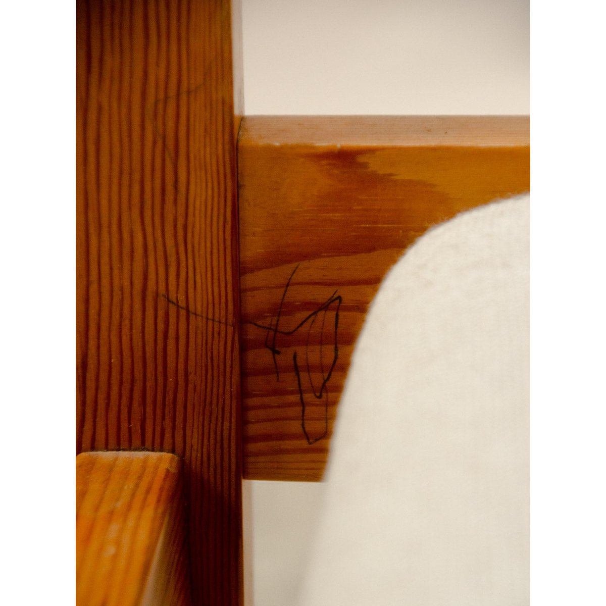 Lot de 4 chaises en pin et tissu Alma N°2139 - Bon état bois clair, DEBONGOUT