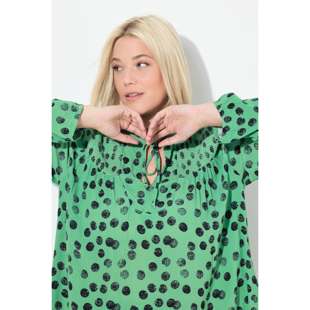 Blouse smockée avec motif à pois vert pomme, ULLA POPKEN