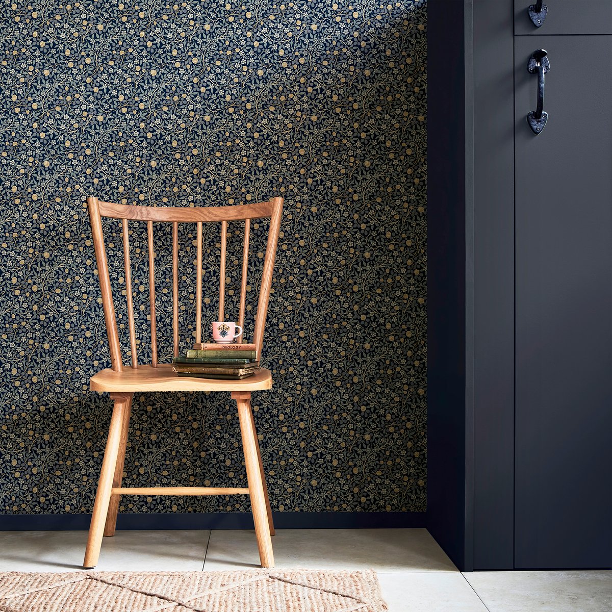Papier peint fleuri Clover Midnight bleu, ocre, beige, WILLIAM MORRIS AT HOME