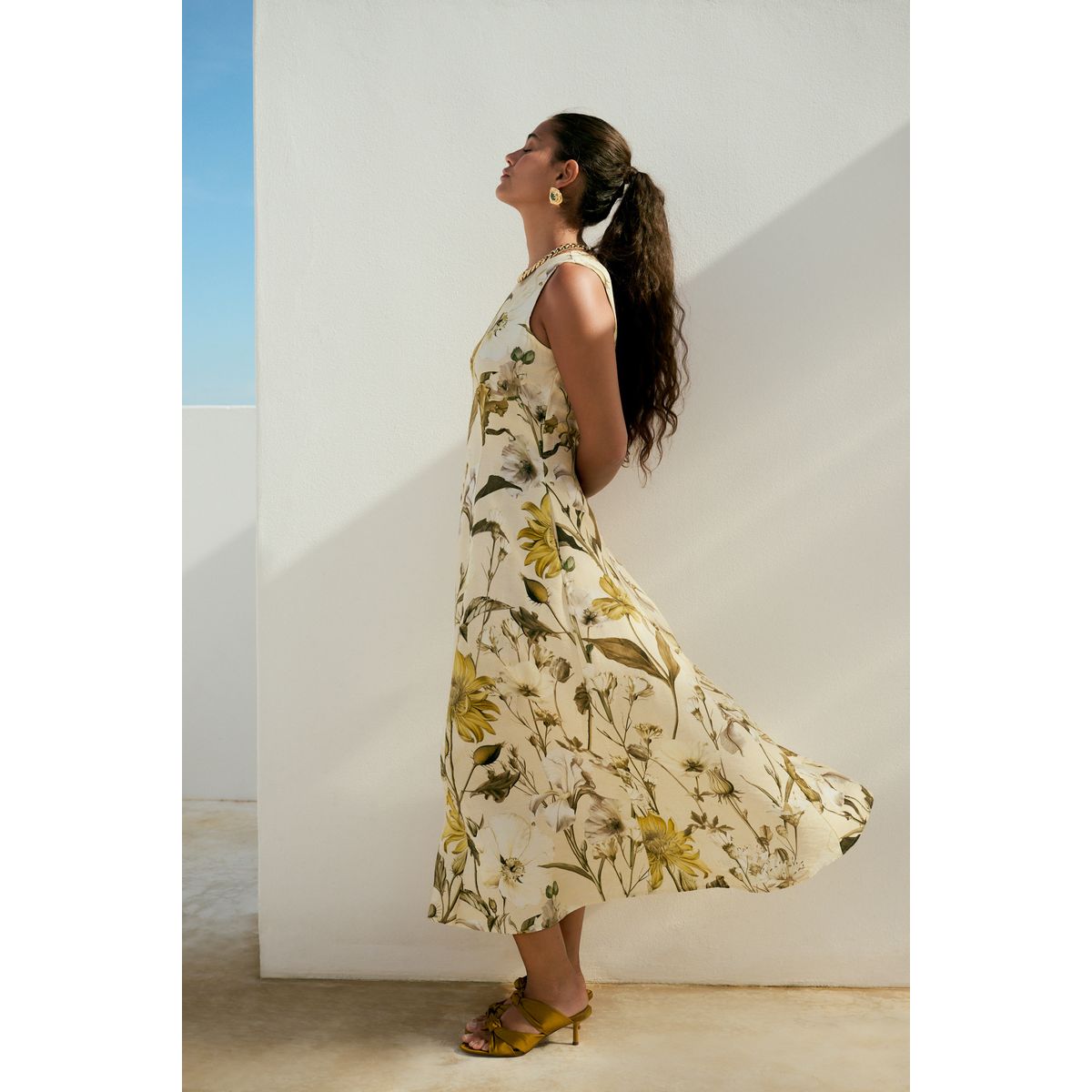 Robe longue droite trapèze sans manches imprimé floral jaune pastel, NEXT