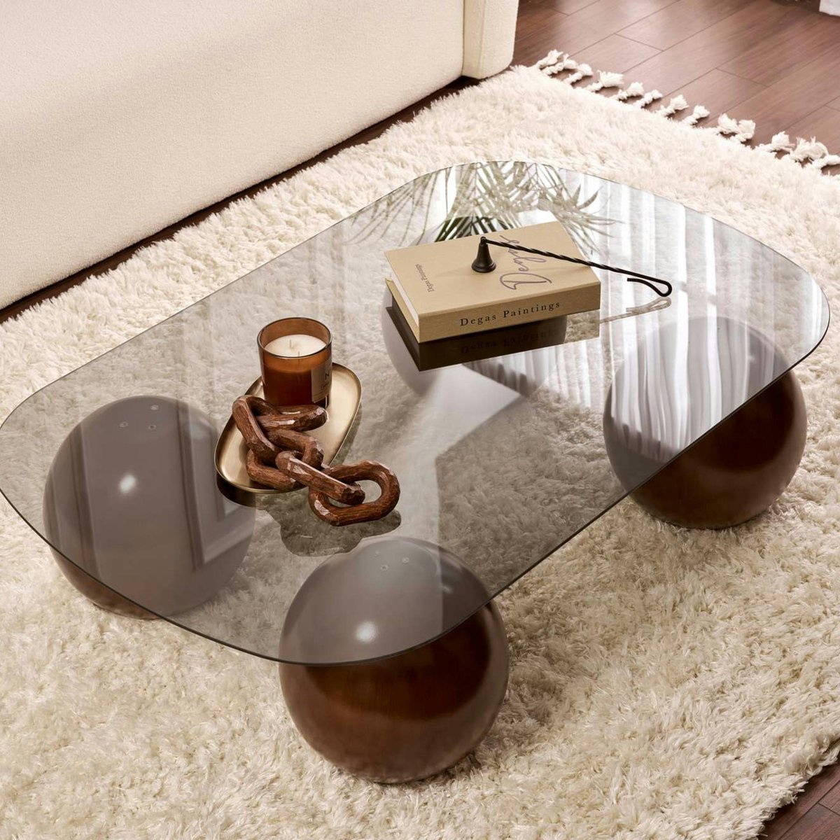 Table basse en verre bords arrondis, pieds boule KOCHI verre fumé, PIER IMPORT