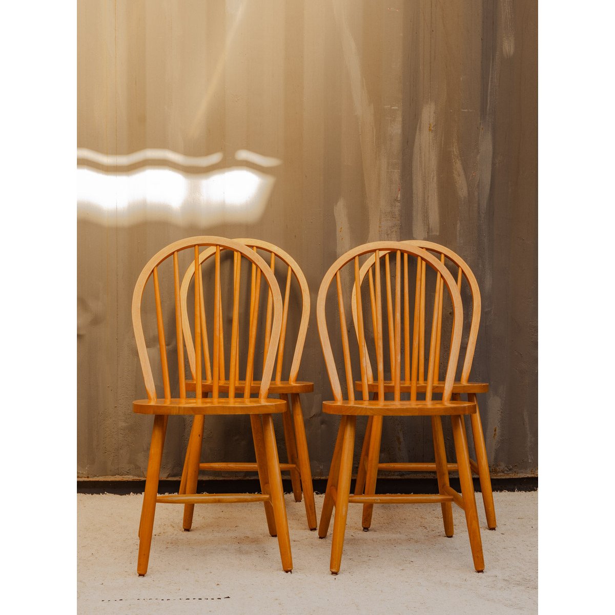 Lot de 4 chaises en bois Claude N°1542 - Bon état bois clair, DEBONGOUT