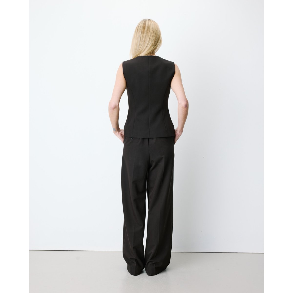 Gilet tailleur col rond boutonné chocolat Aristide chocolat, GRACE AND MILA