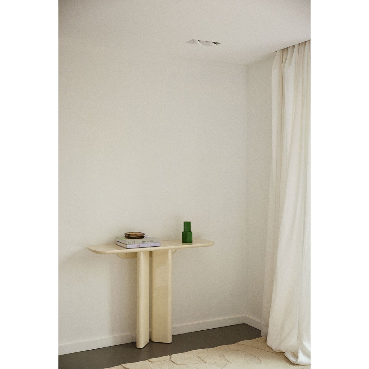 Console en bois laqué, Lou crème, GABRIELLE PARIS