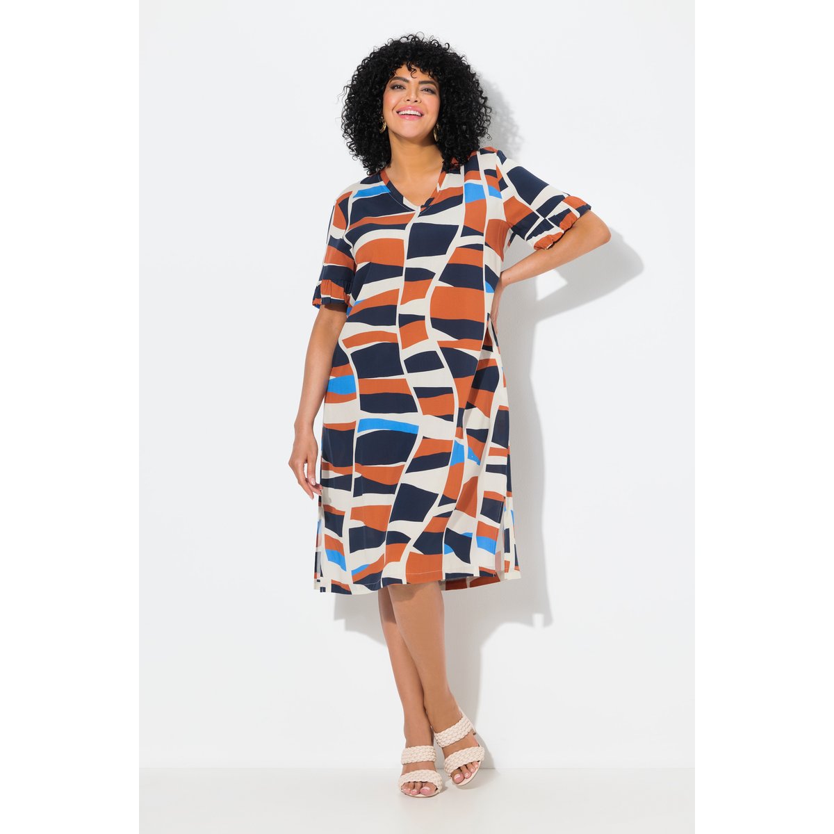 Robe à imprimé graphique. Col en marine, ULLA POPKEN