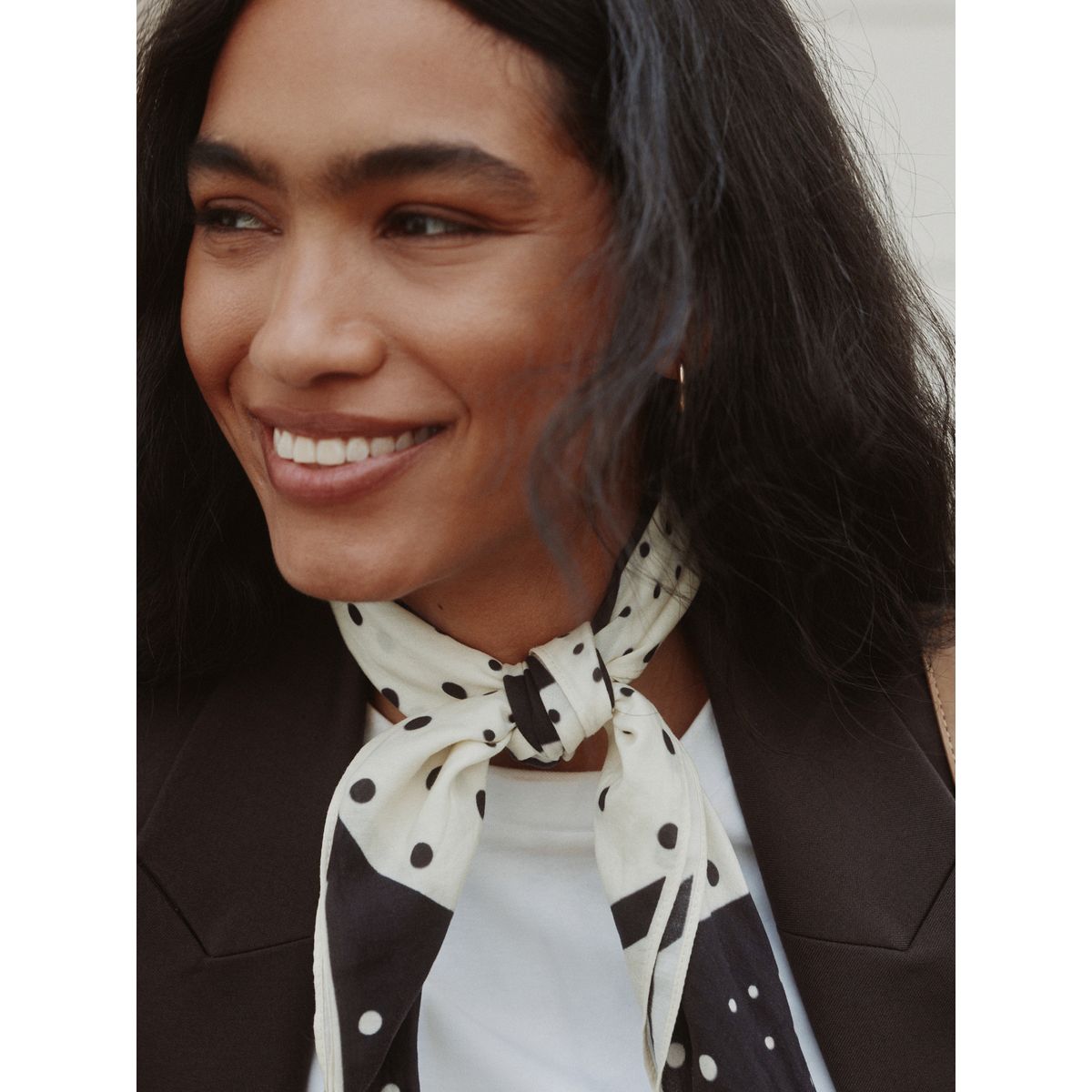 Foulard carré en satin imprimé à pois monochrome, NEXT