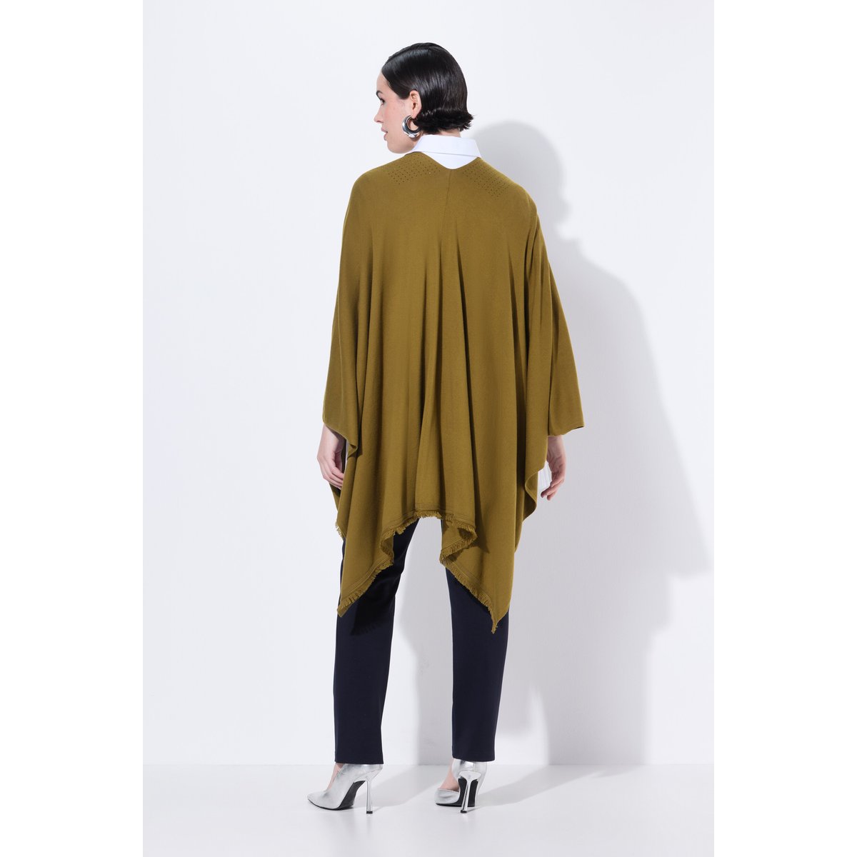 Poncho en maille oversize, coupe ouverte vert olive, ULLA POPKEN