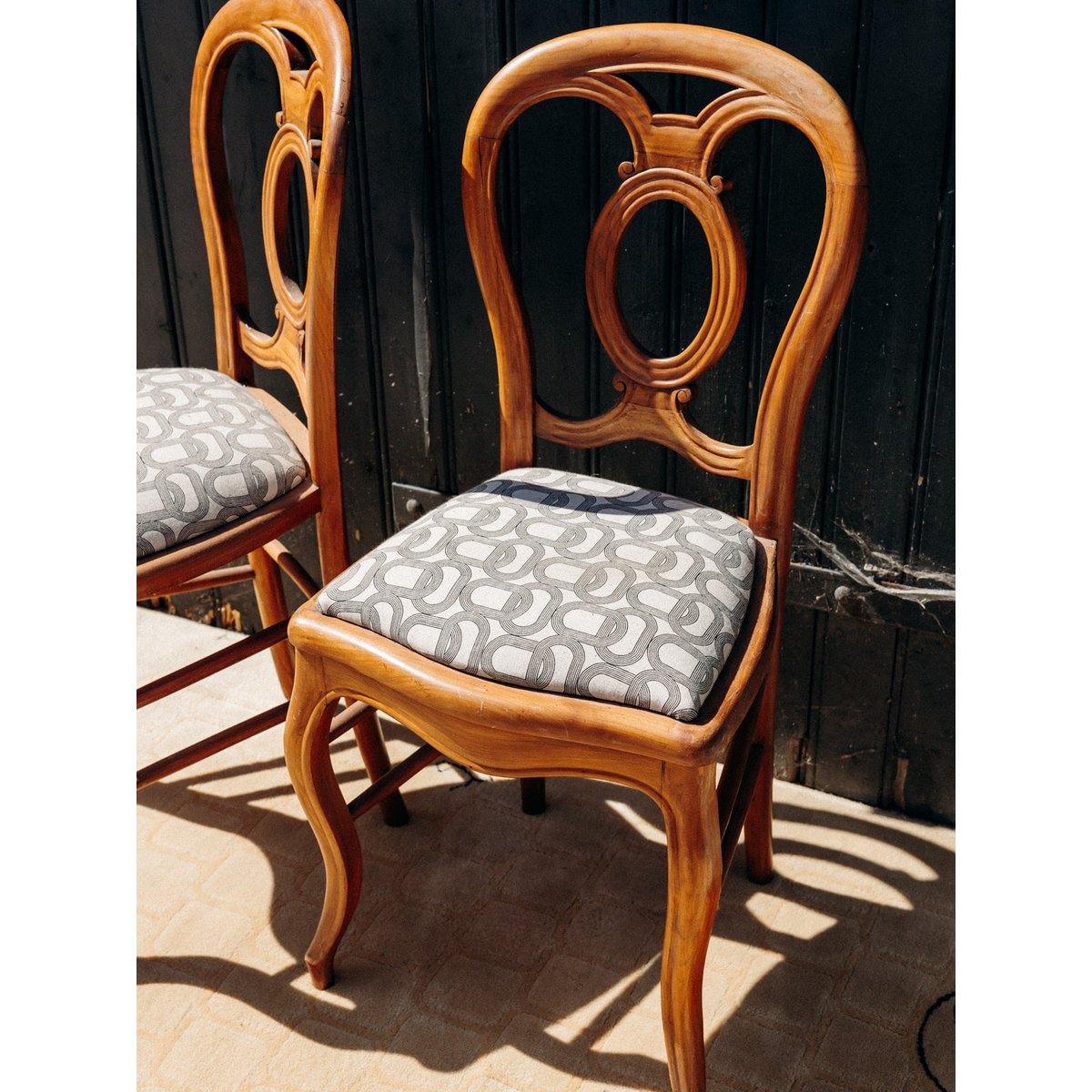 Paire de chaises en bois Alma N°488 - Bon état bois, DEBONGOUT