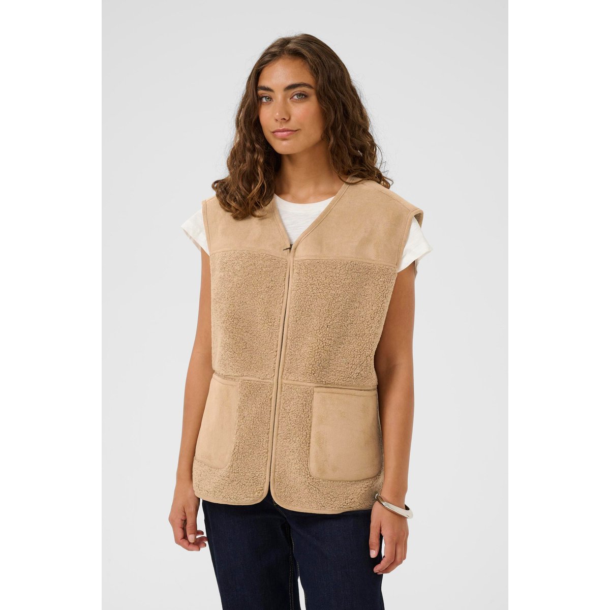 Manteau marron dune, CULTURE