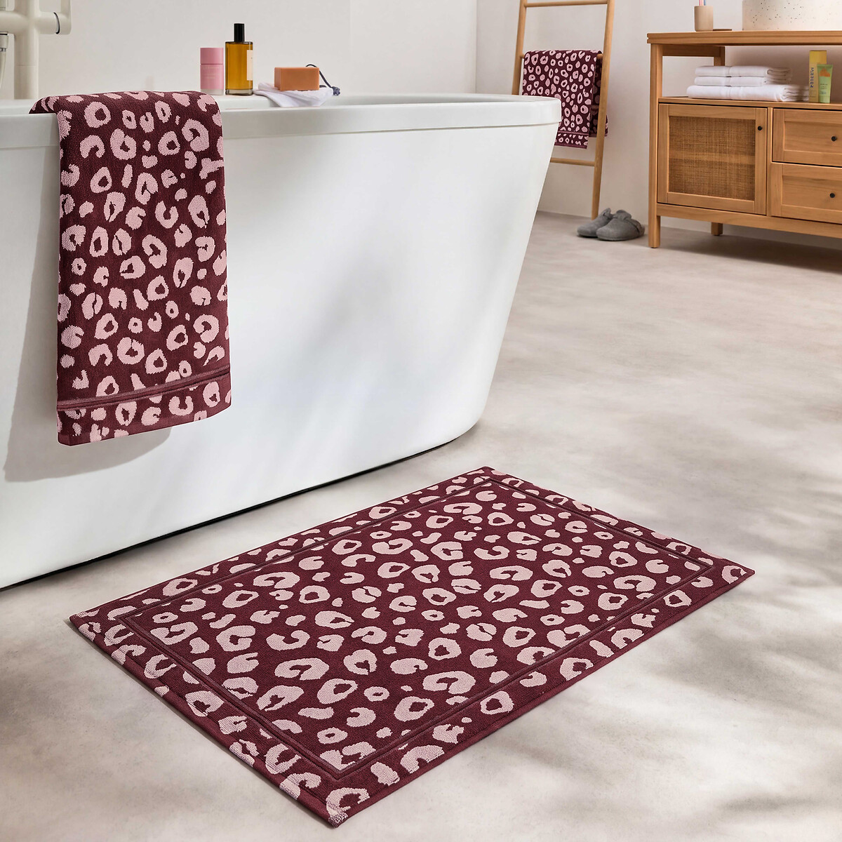 Tappeto da bagno stampato, spugna bouclé 1100 g, ZANI bordeaux leopardato , LA REDOUTE INTERIEURS