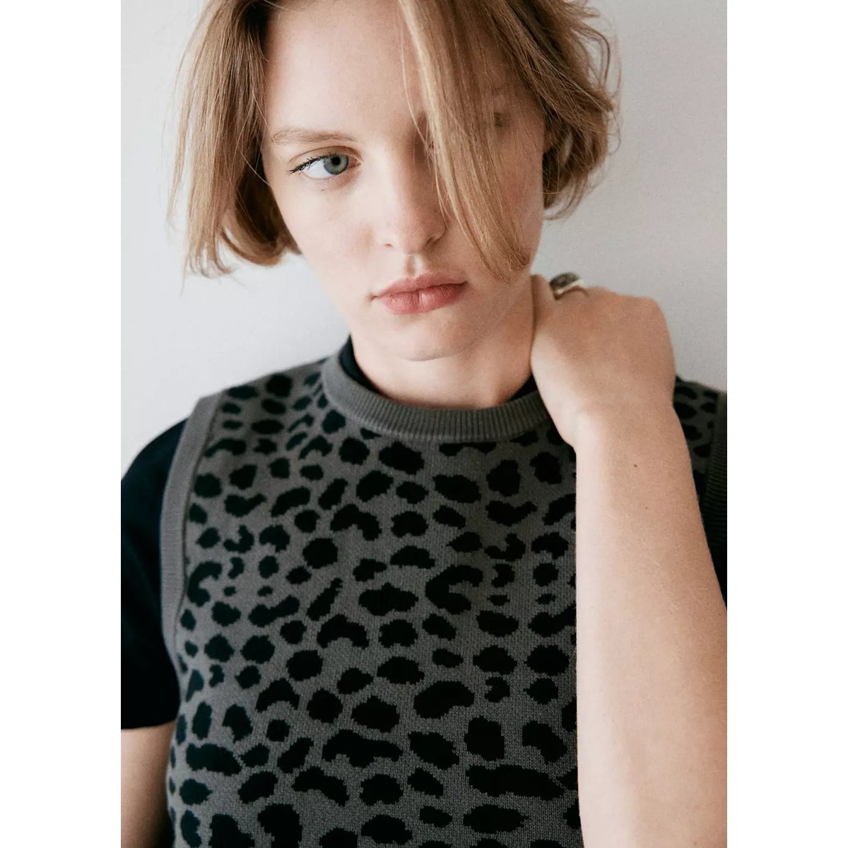 Top imprimé pois gris anthracite, MANGO