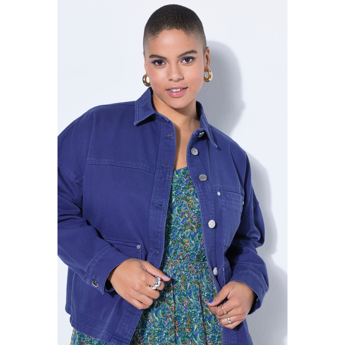 Chemisier en jean oversize, 3 poches bleu pigeon, STUDIO UNTOLD
